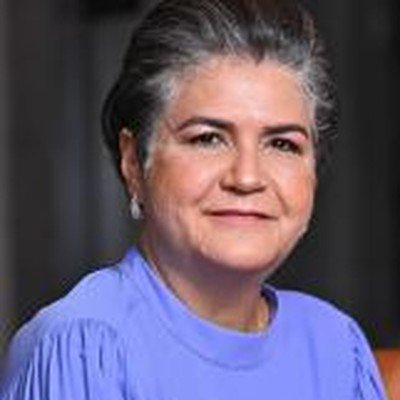 Dra. Lúcia Santos