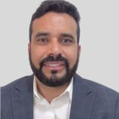 Professor Uzian Pinto