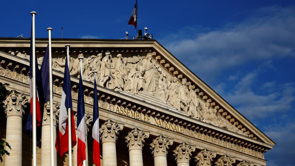French confidence vote fails?
