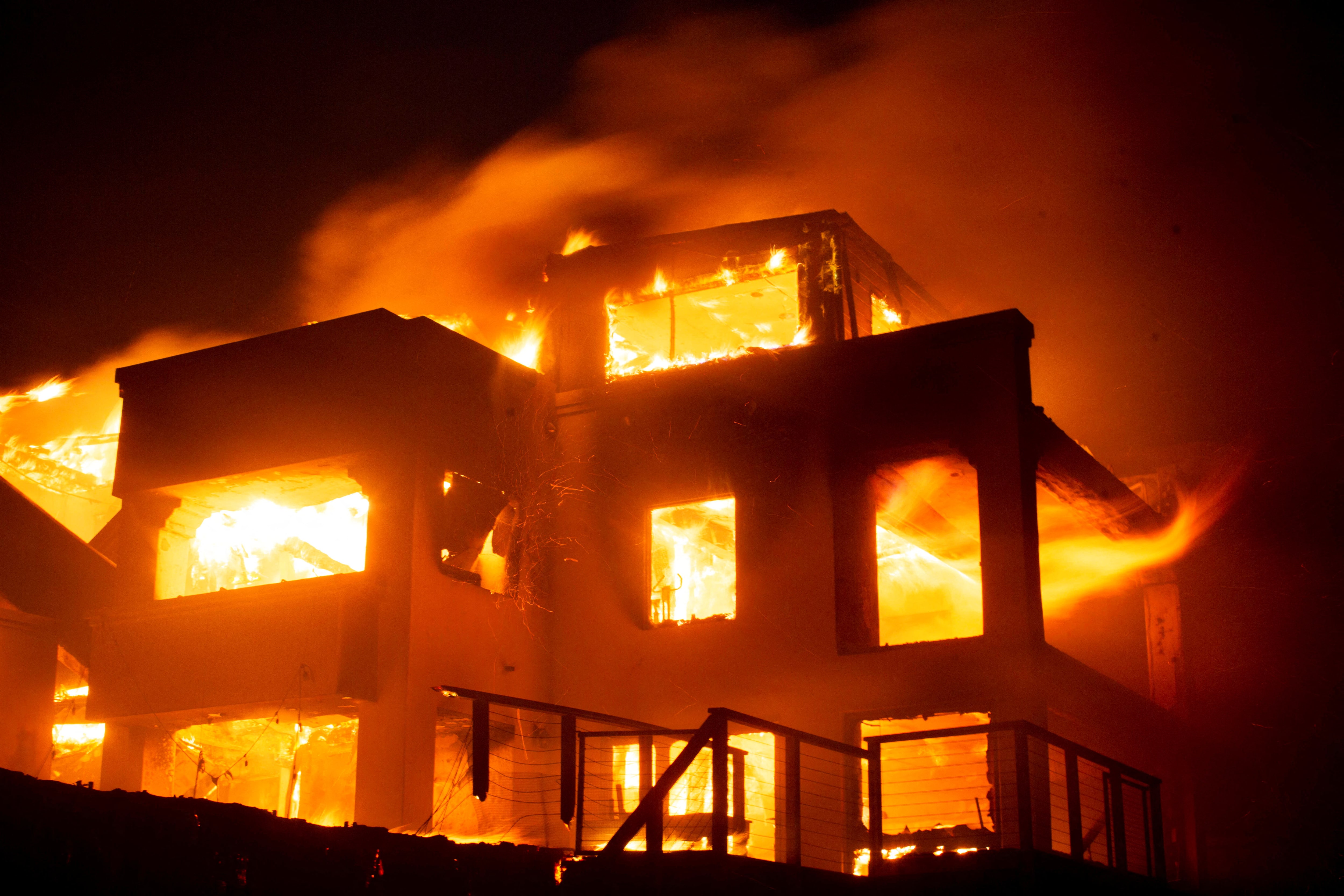 How many acres will Palisades wildfire burn in total?