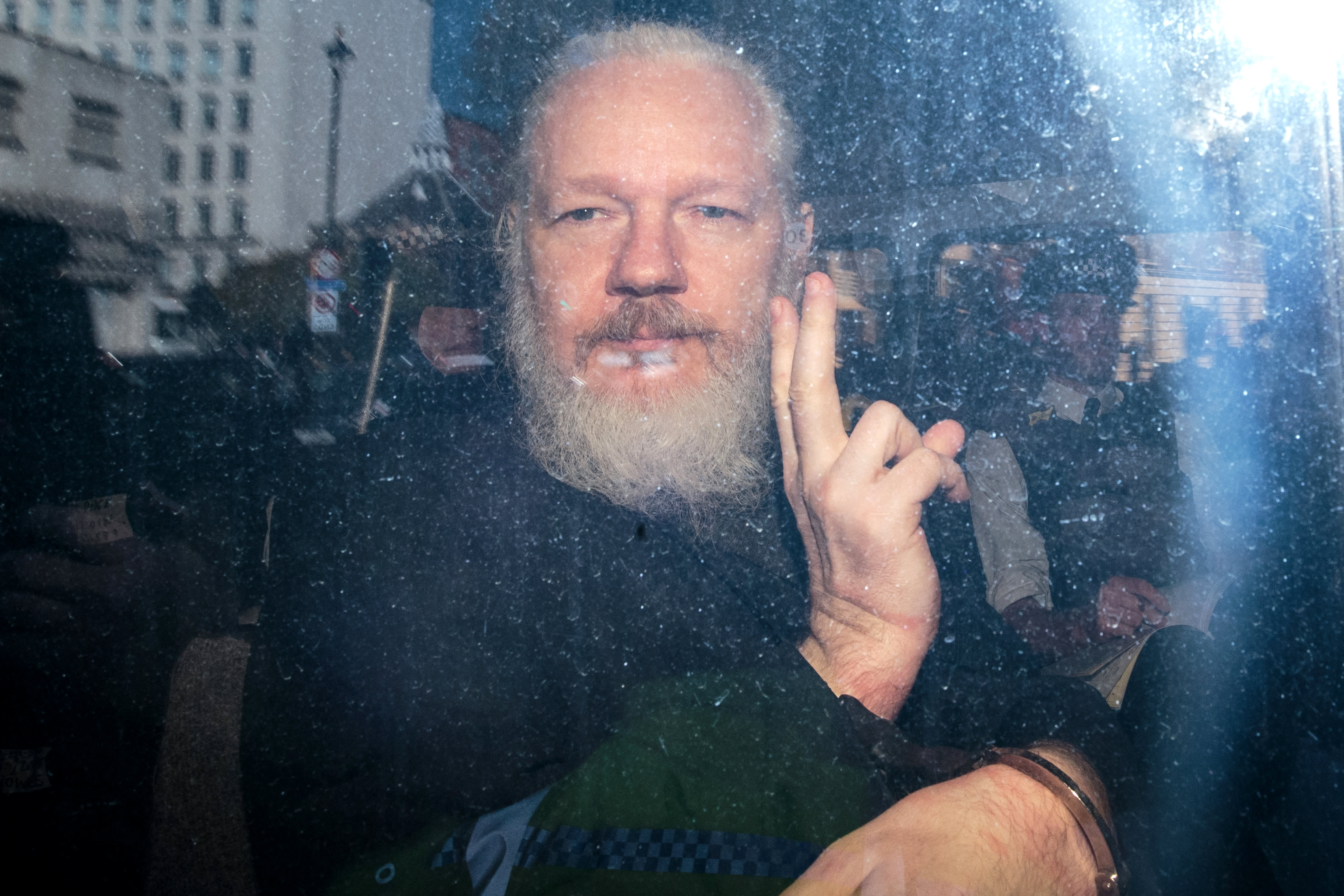 Julian Assange extradited to US before April?