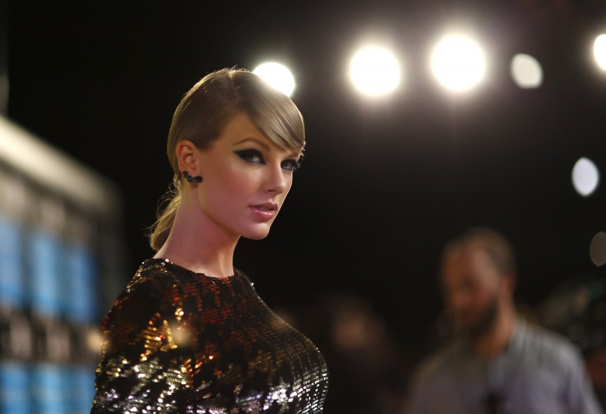 What will Taylor Swift say during Tonight Show on October 6?