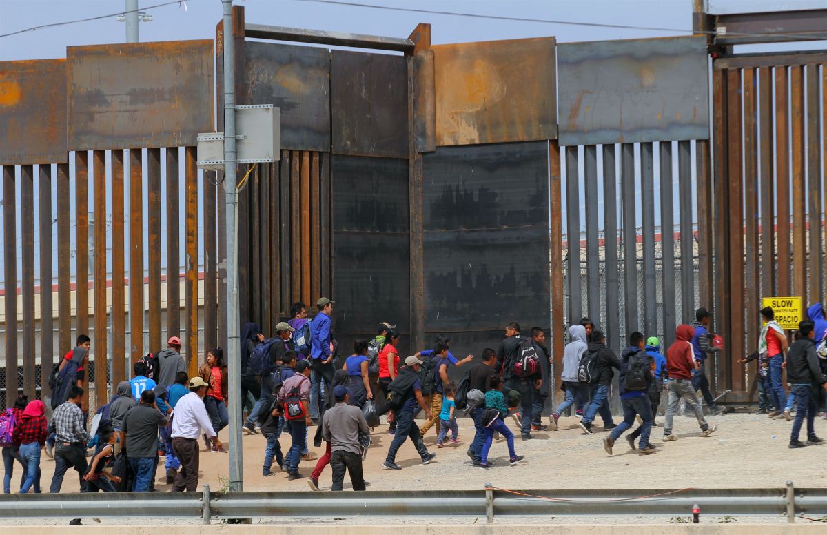 Court blocks Biden executive order on immigration?