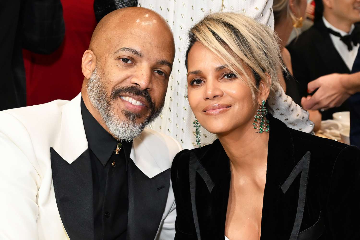 Will Halle Berry and Van Hunt get married by December 31?