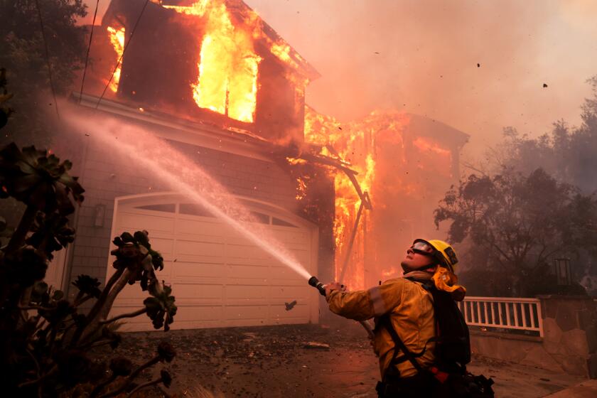 Will Palisades wildfire spread to Santa Monica by Sunday?