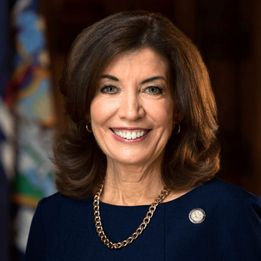 Kathy Hochul (D)